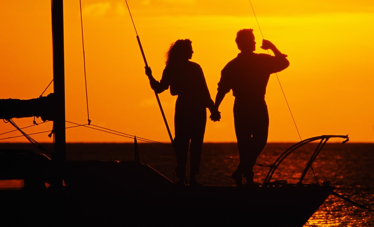 Романтическая прогулка на яхте ночью для двоих в Барселоне