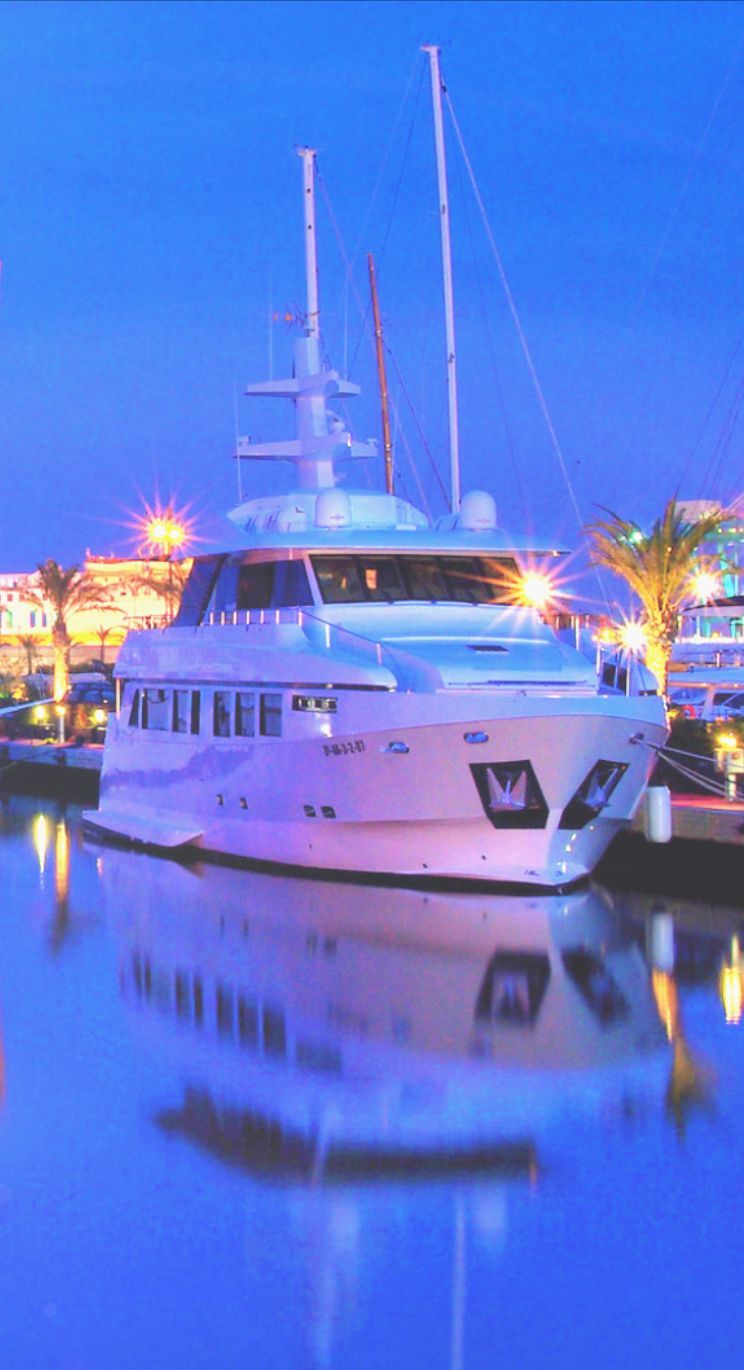 yacht luxe Marina Vela